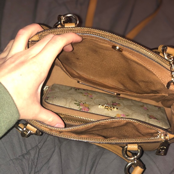 Coach purse and wallet - Picture 2 of 3